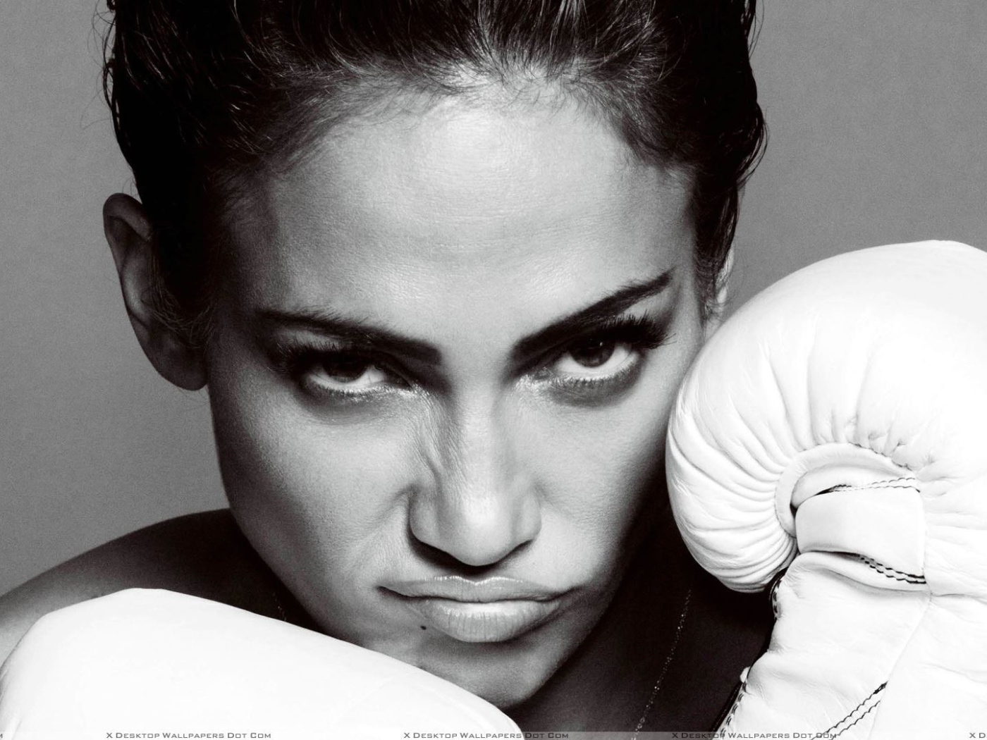 Дженнифер Лопес в боксёрских перчатках