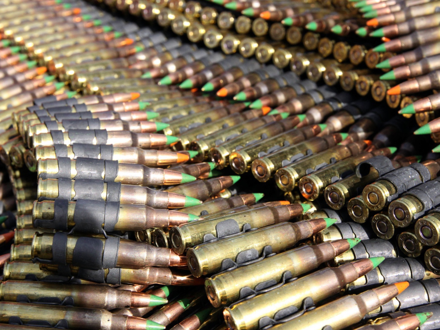 Пулеметные ленты с патронами