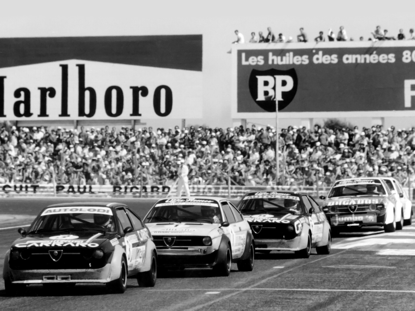 Красивый автомобиль Alfa Romeo alfasud