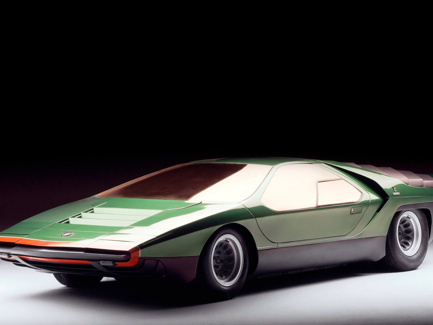Дизайн автомобиля Alfa Romeo carabo