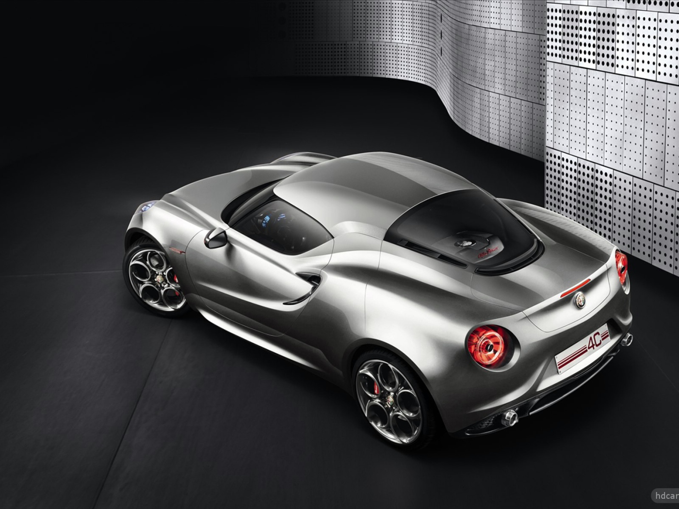 Надежный автомобиль Alfa Romeo 4c