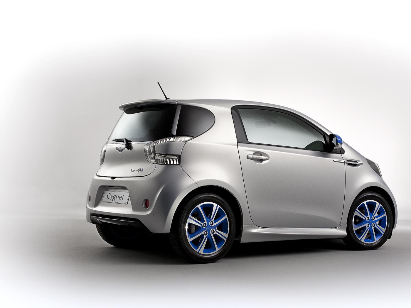 Дизайн автомобиля Aston Martin cygnet