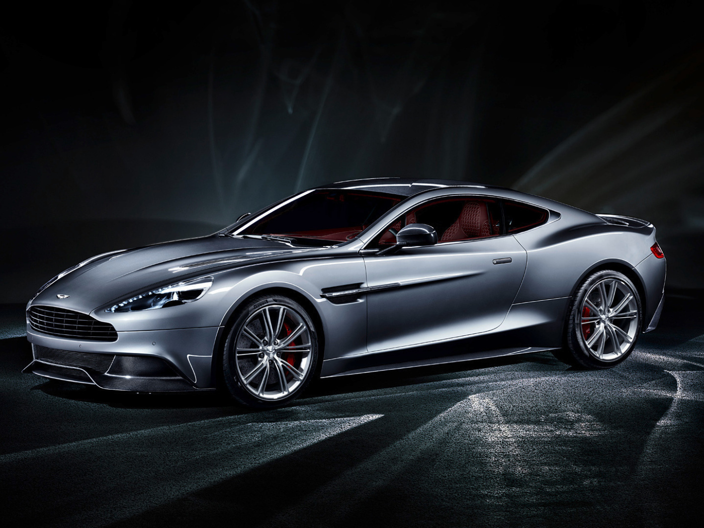 Новый автомобиль Aston Martin 2013