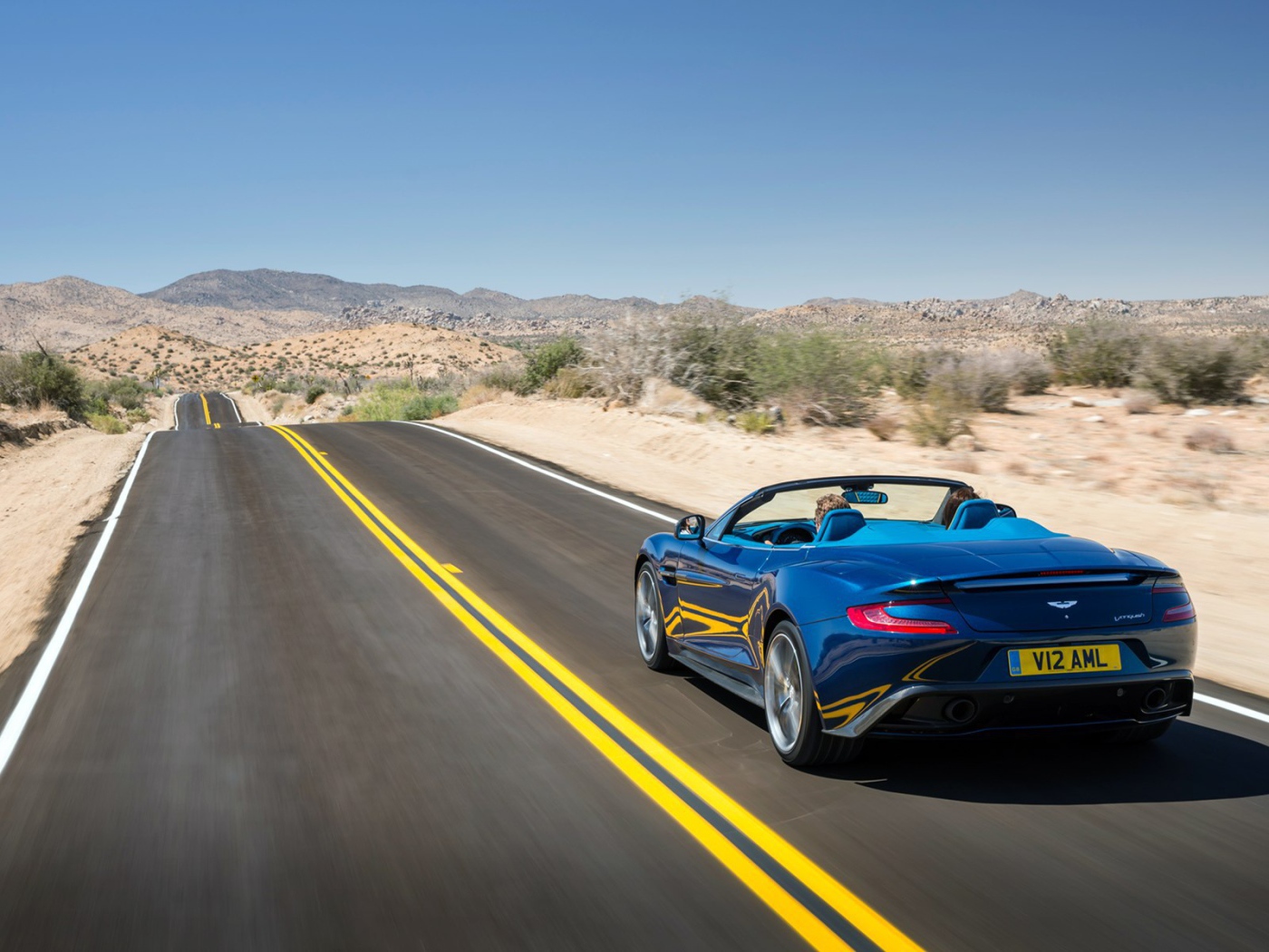 Новая машина Aston Martin volante