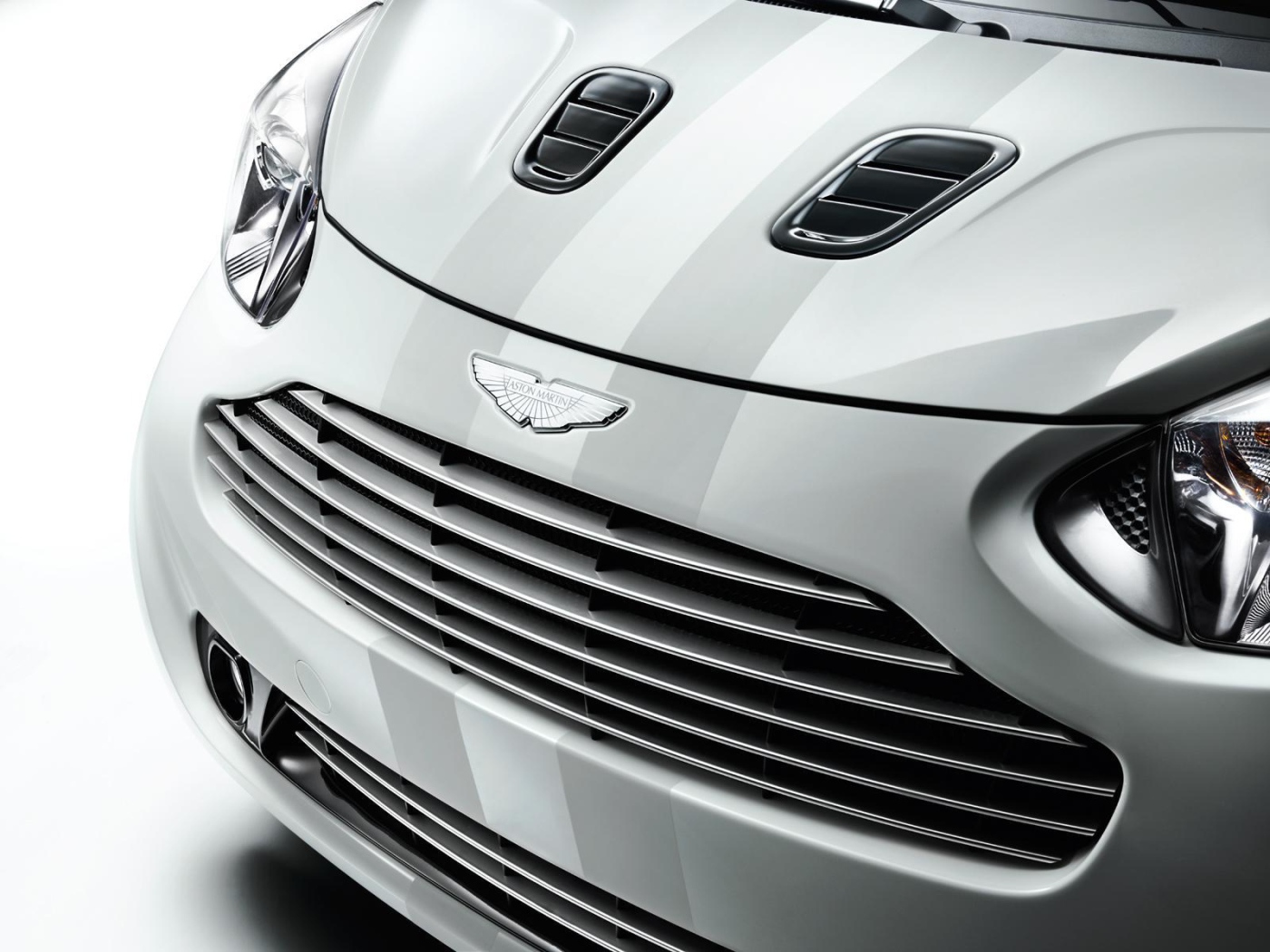 Тест драйв автомобиля Aston Martin cygnet