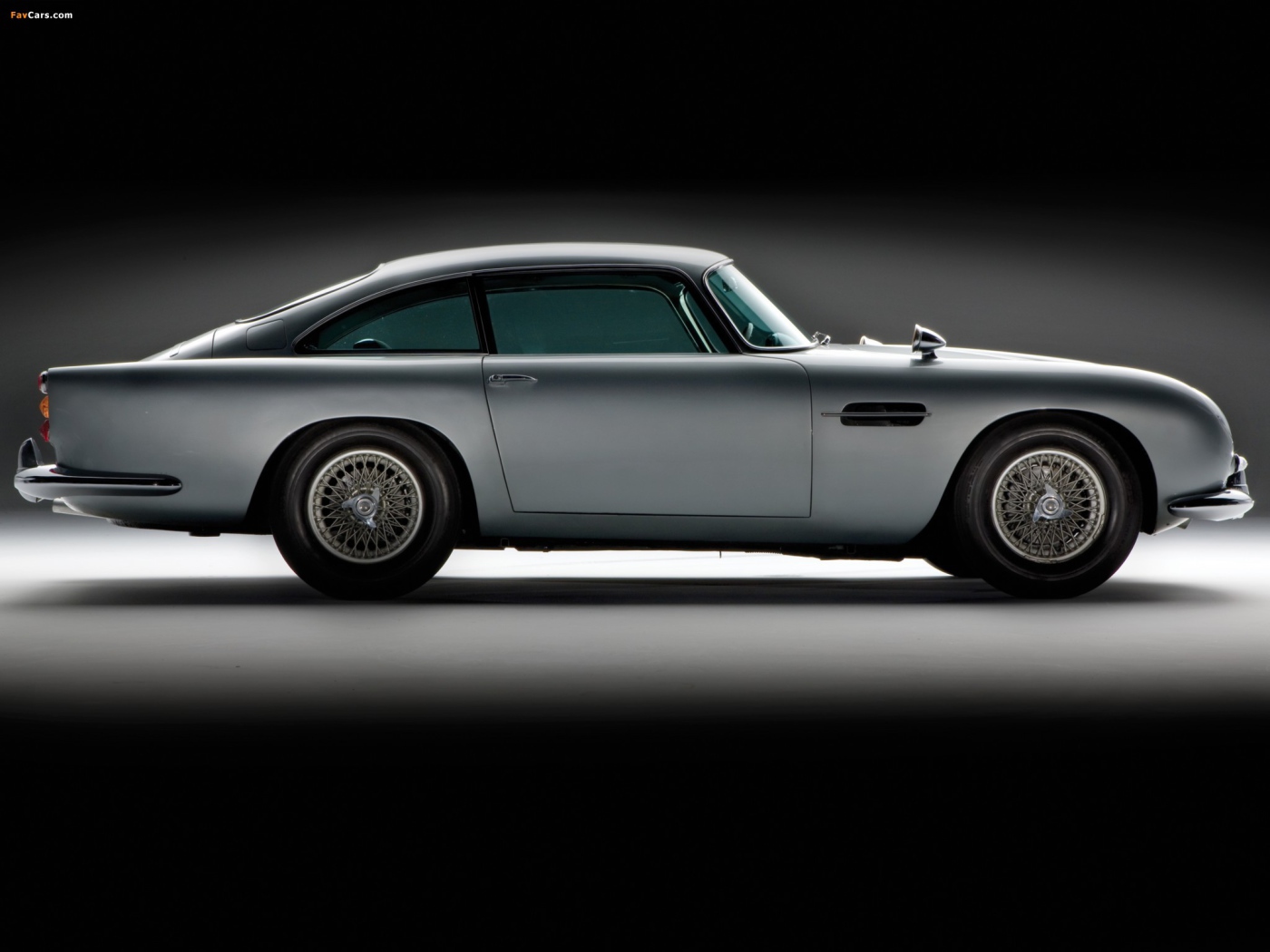 Новая машина Aston Martin db5