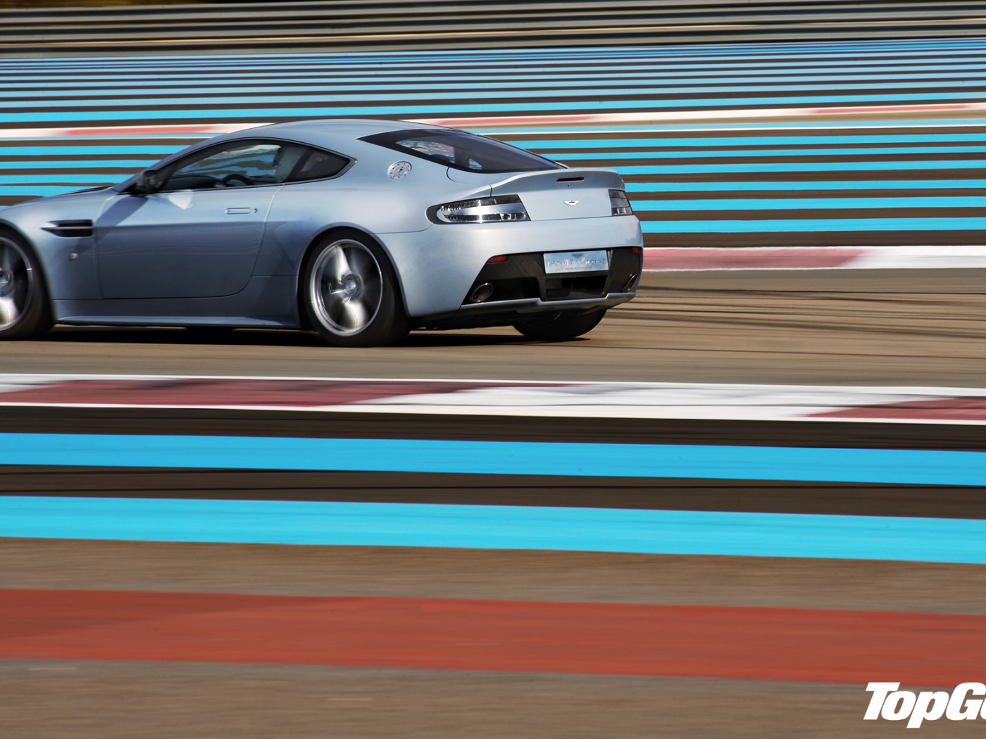 Новая машина Aston Martin top gear