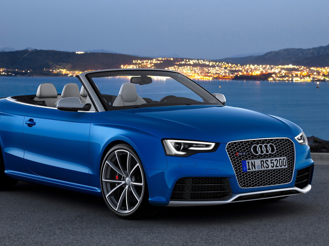 Новая машина Audi 2014