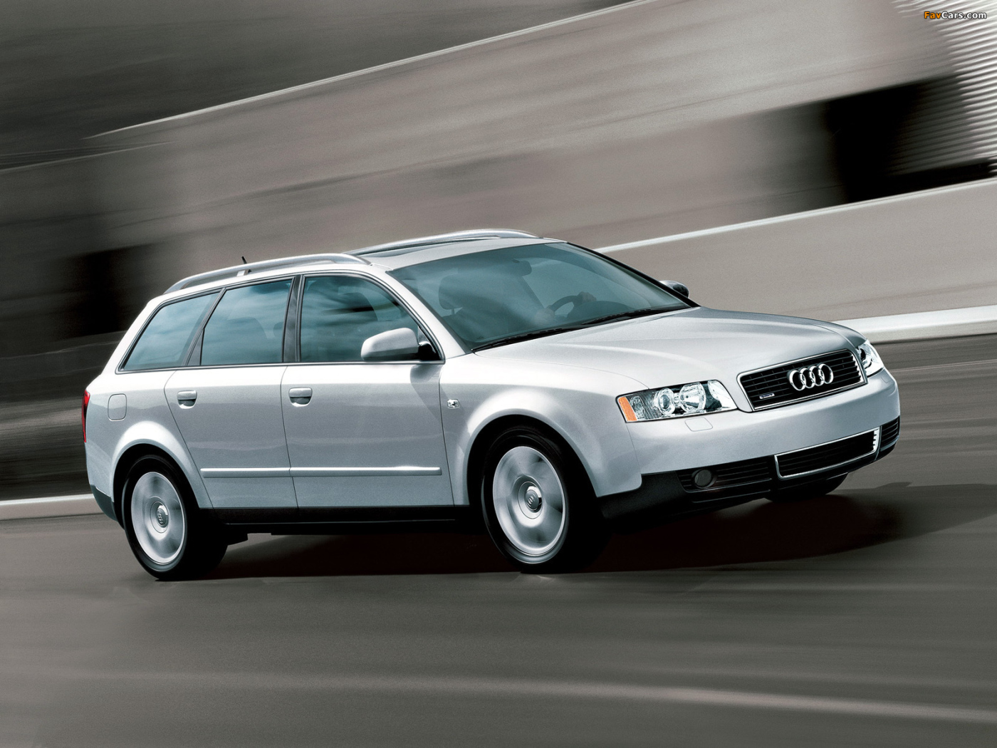Красивый автомобиль Audi a4 b6