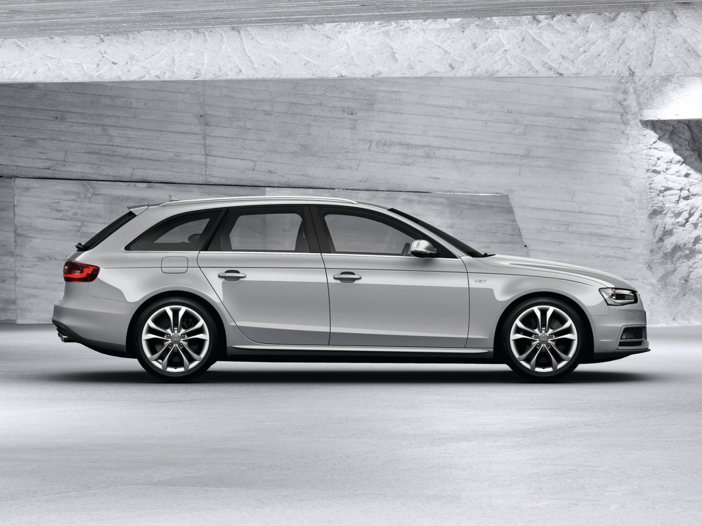 Красивый автомобиль Audi avant