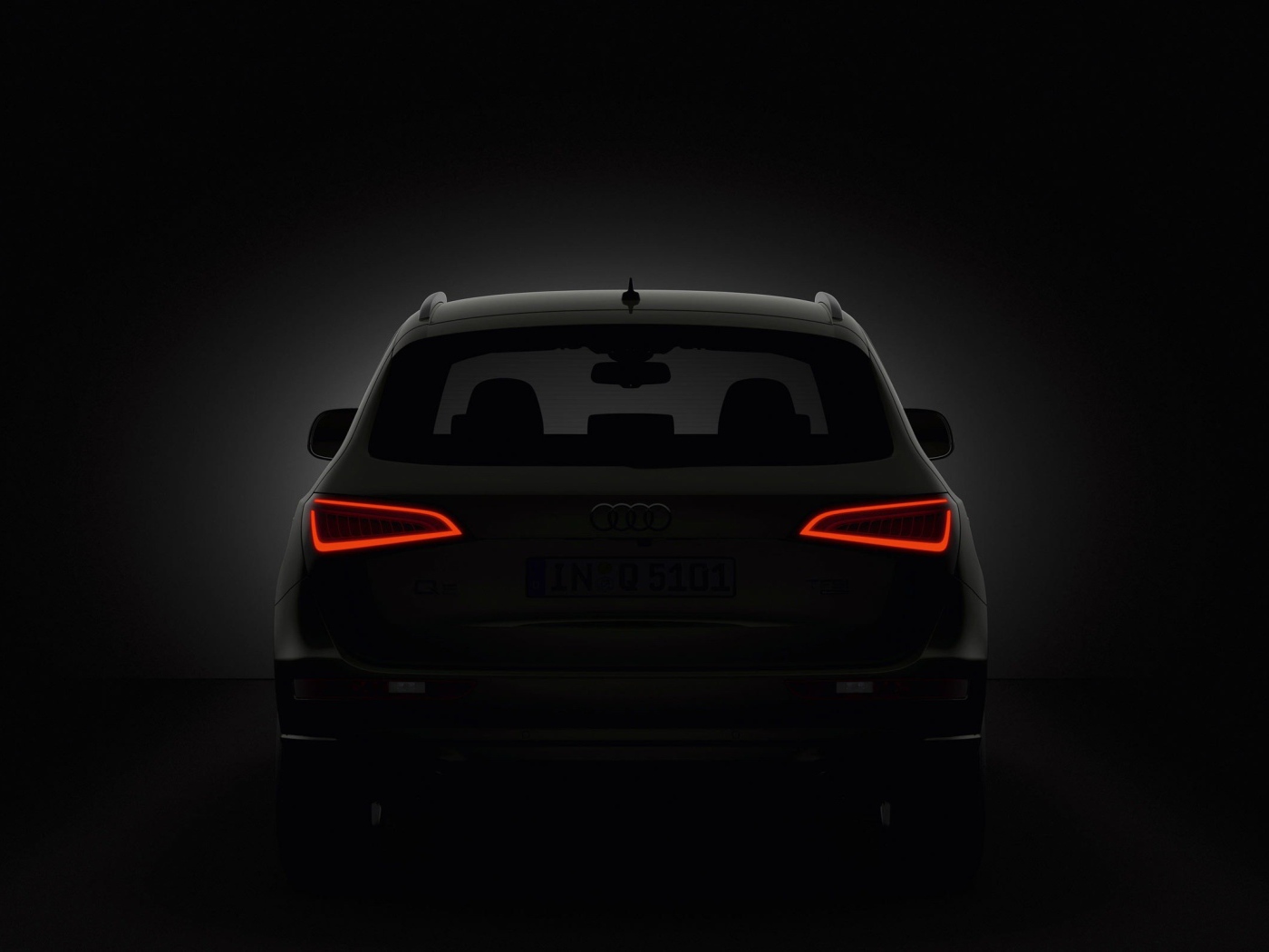 Красивый автомобиль Audi q5