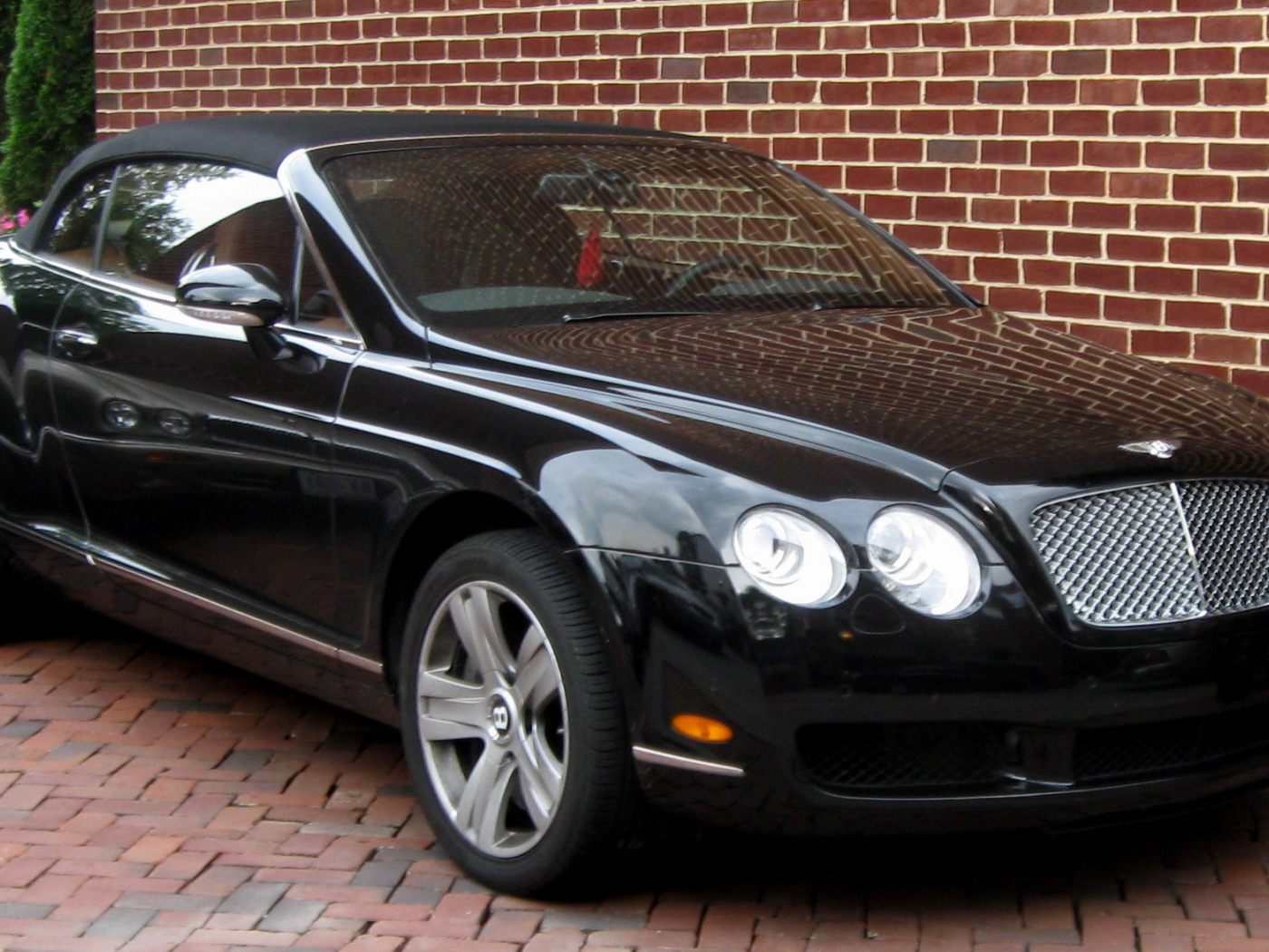 Роскошный Bentley Continental GT