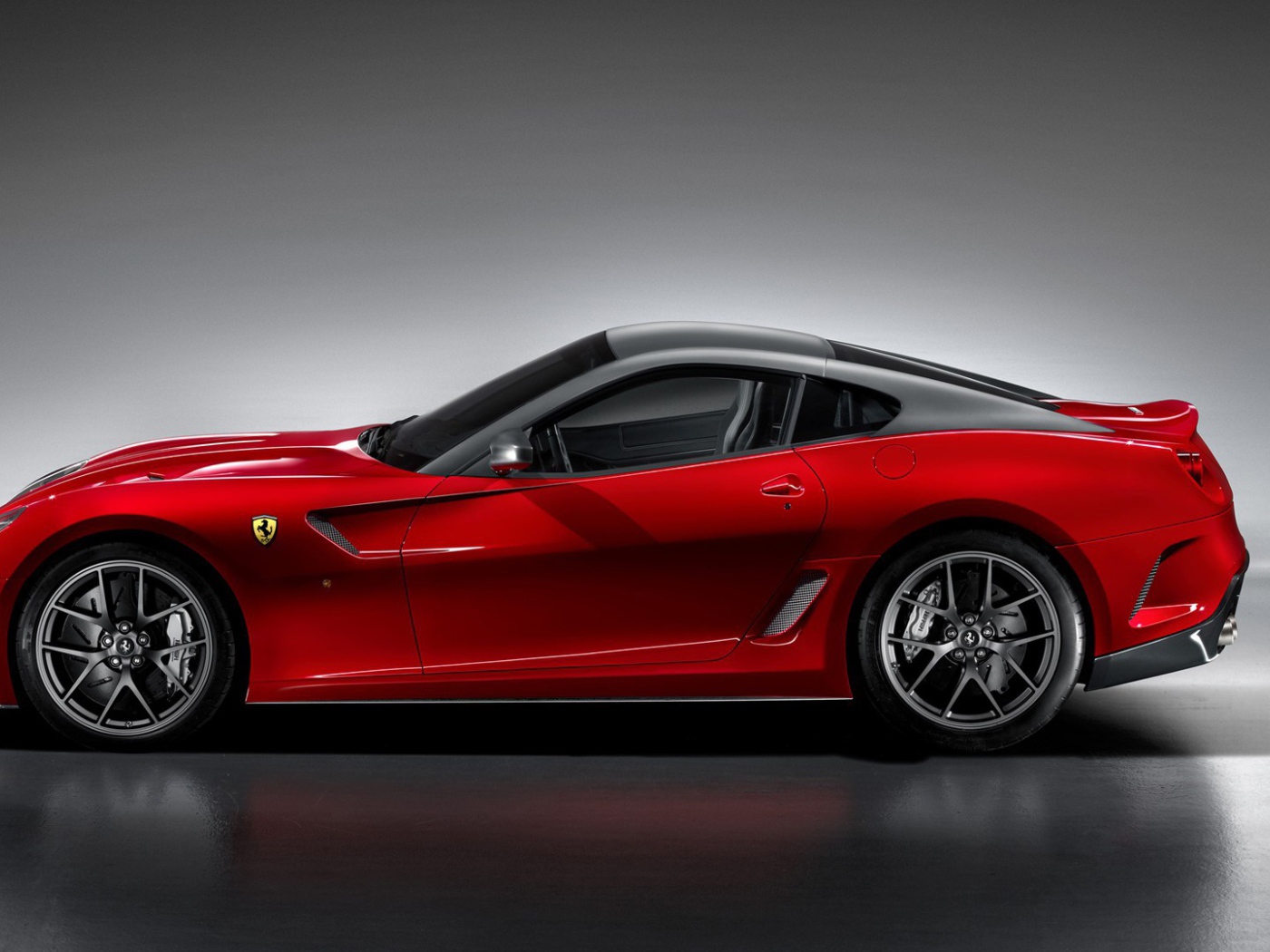 Автомобиль Ferrari 599 gto