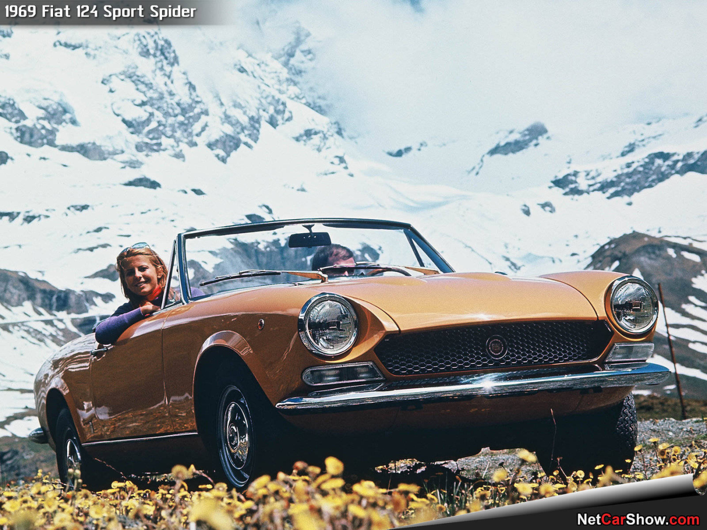 Красивый автомобиль Fiat 124