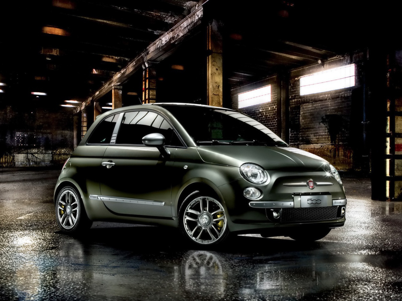 Красивый автомобиль Fiat 500