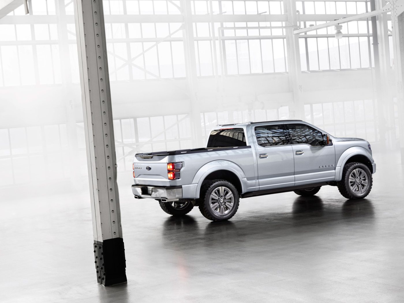 Дизайн автомобиля Ford Atlas 2014