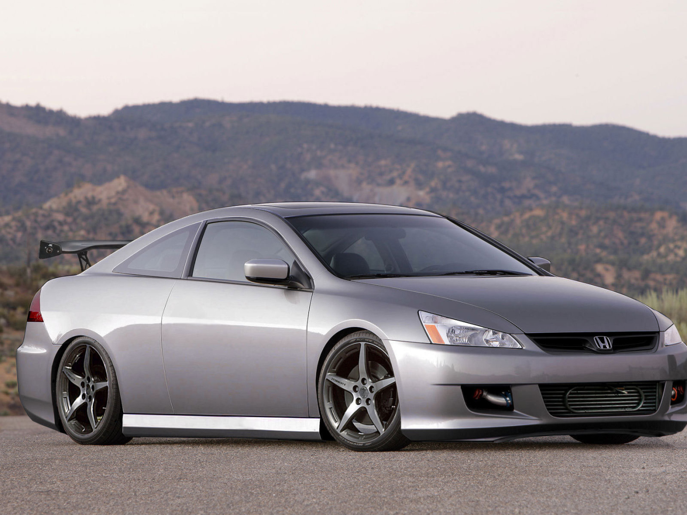 Красивый автомобиль Honda Prelude club