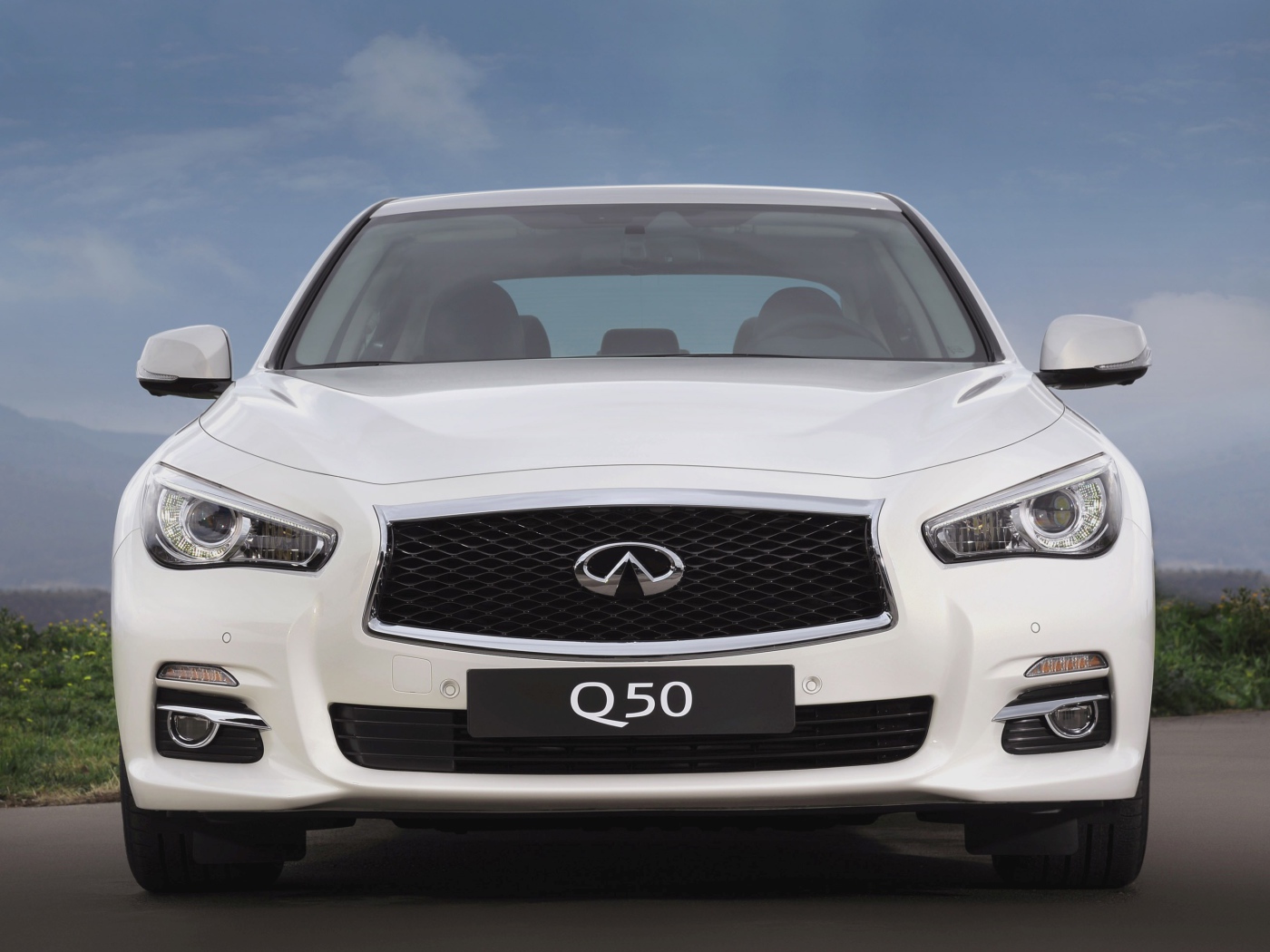 Тест драйв автомобиля Infiniti Q50 2014 года