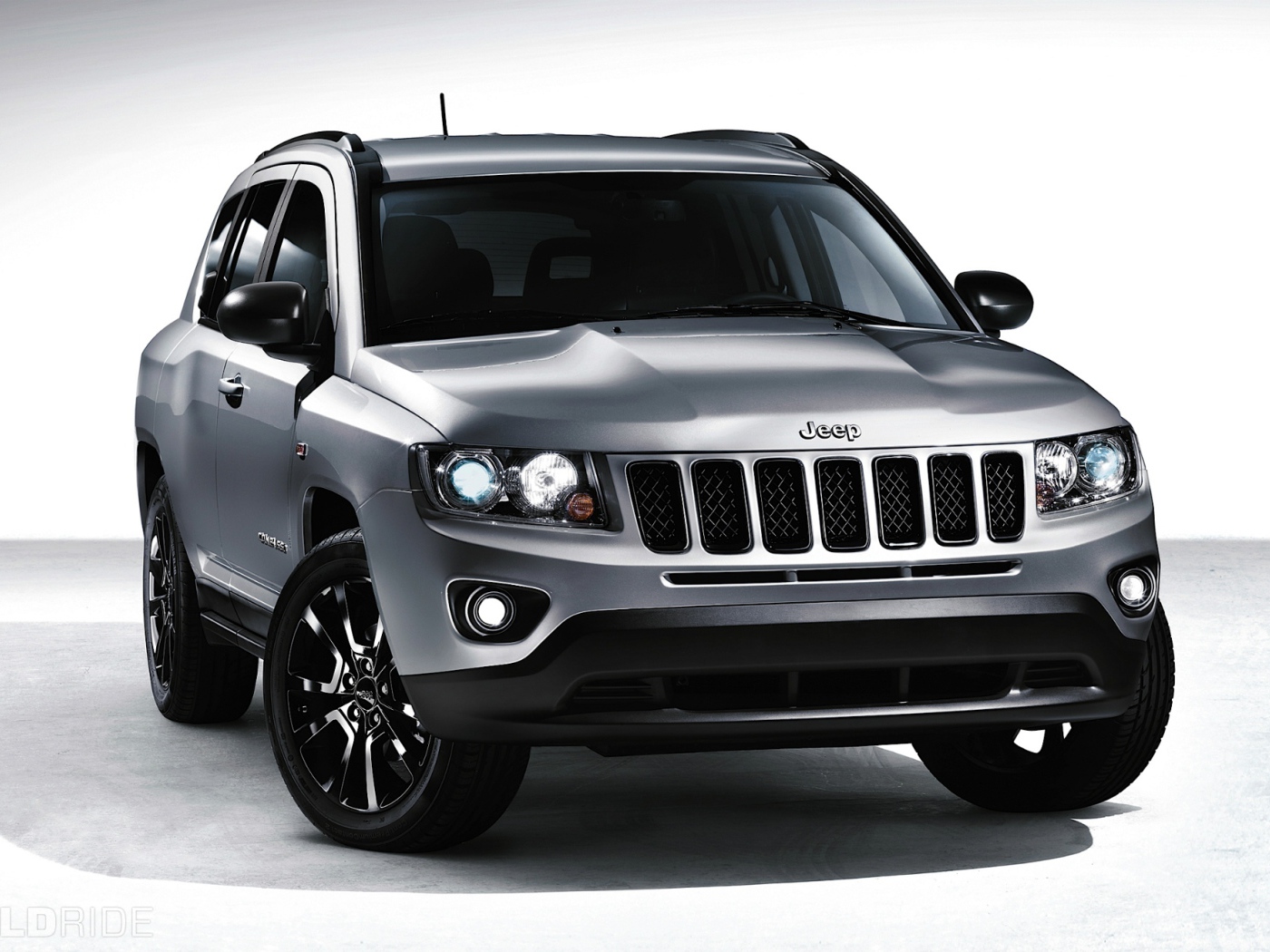 Серый Jeep Compass
