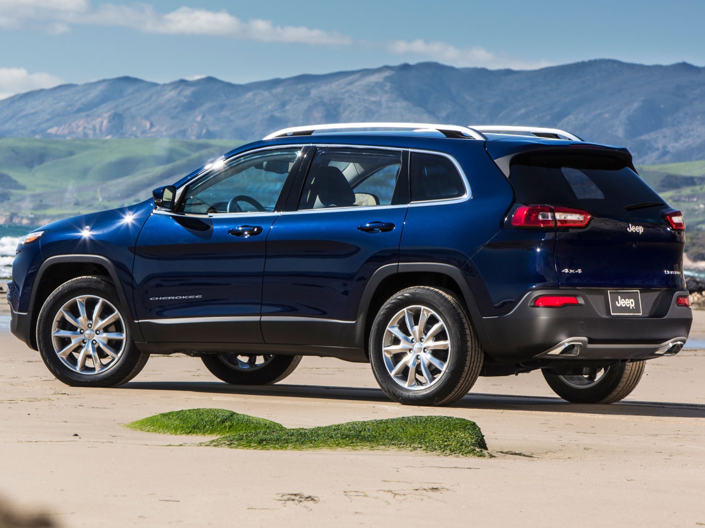 Надежный автомобиль Джип Гранд Чероки 2014