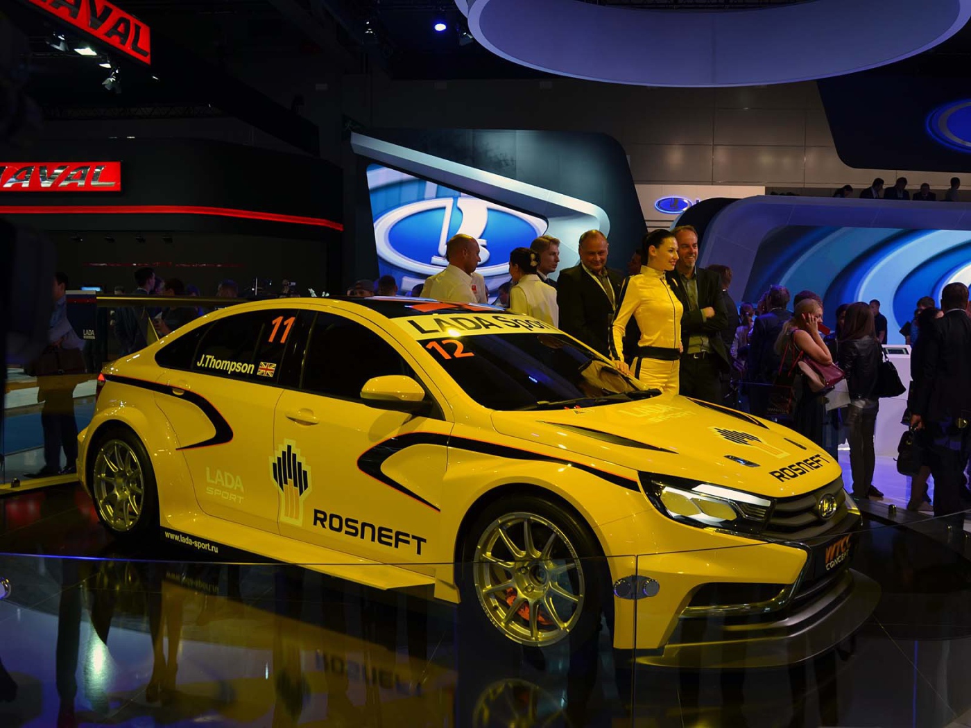 Желтая Лада Веста