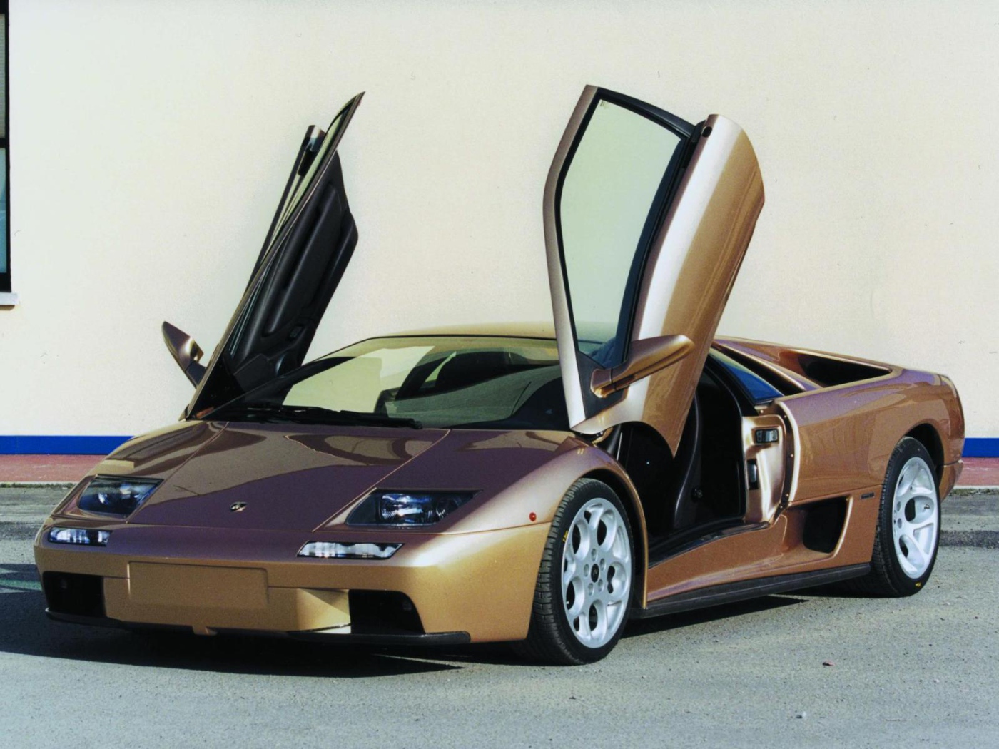 Надежный автомобиль Lamborghini Diablo