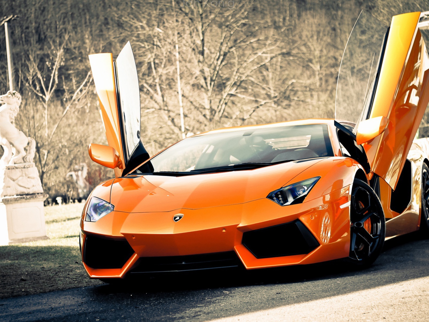 Супер автомобиль Lamborghini Aventador