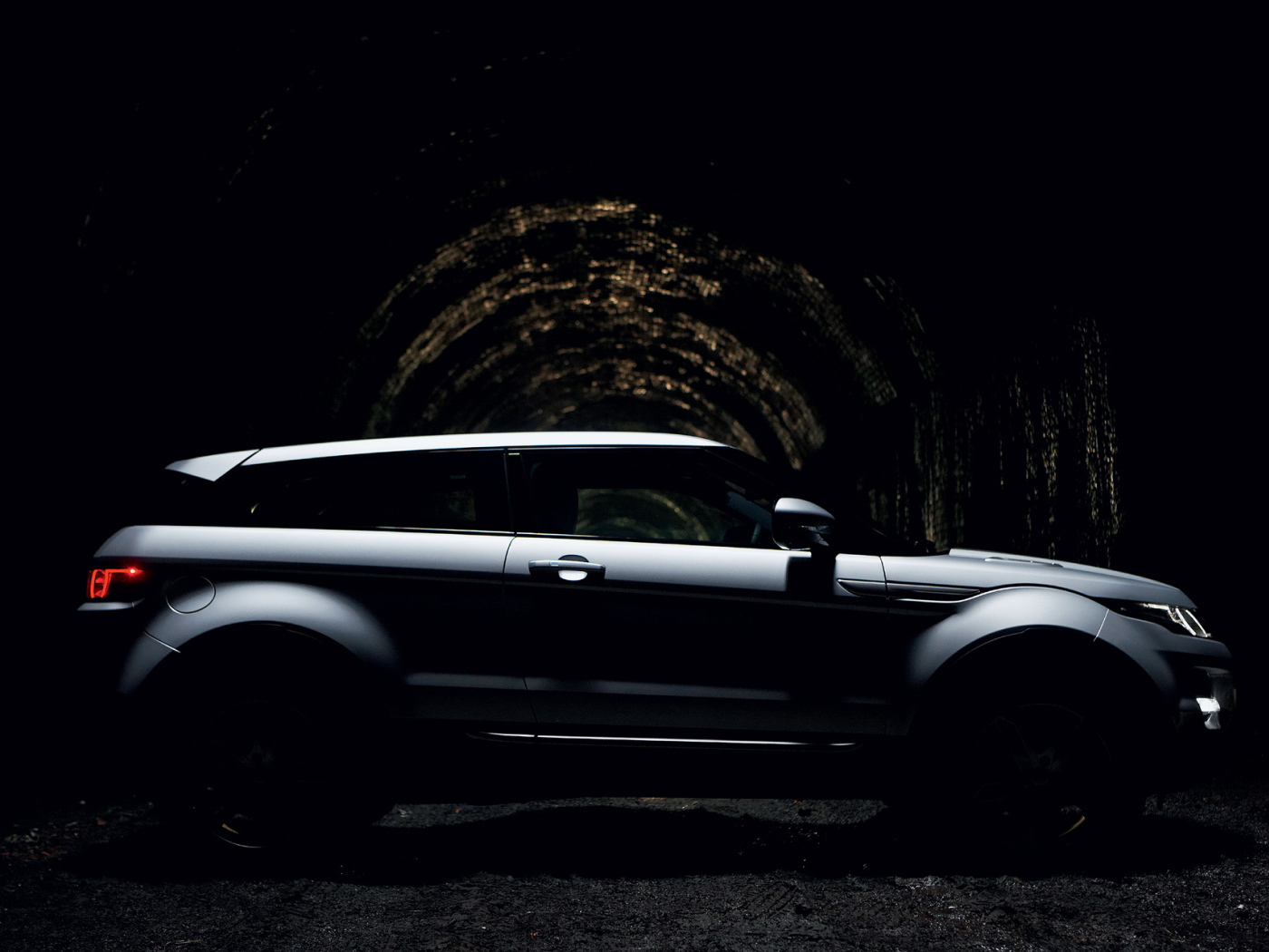 Красивый автомобиль Land Rover A8 в Москве