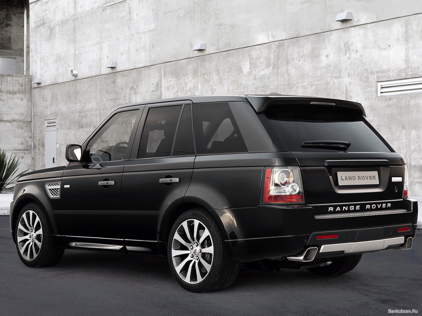   Дизайн автомобиля Land Rover A8
