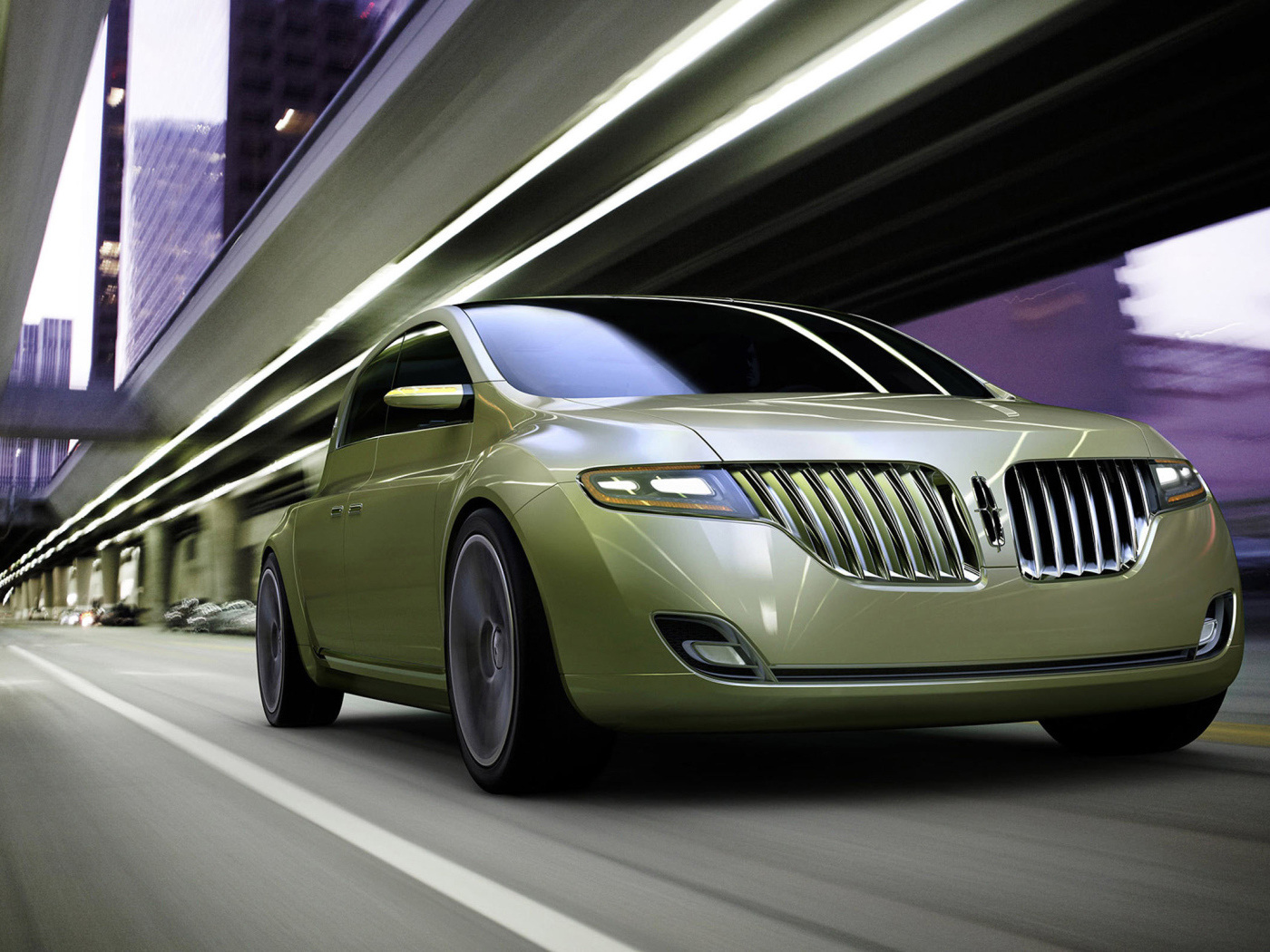 Красивый автомобиль Lincoln Town Car в Москве