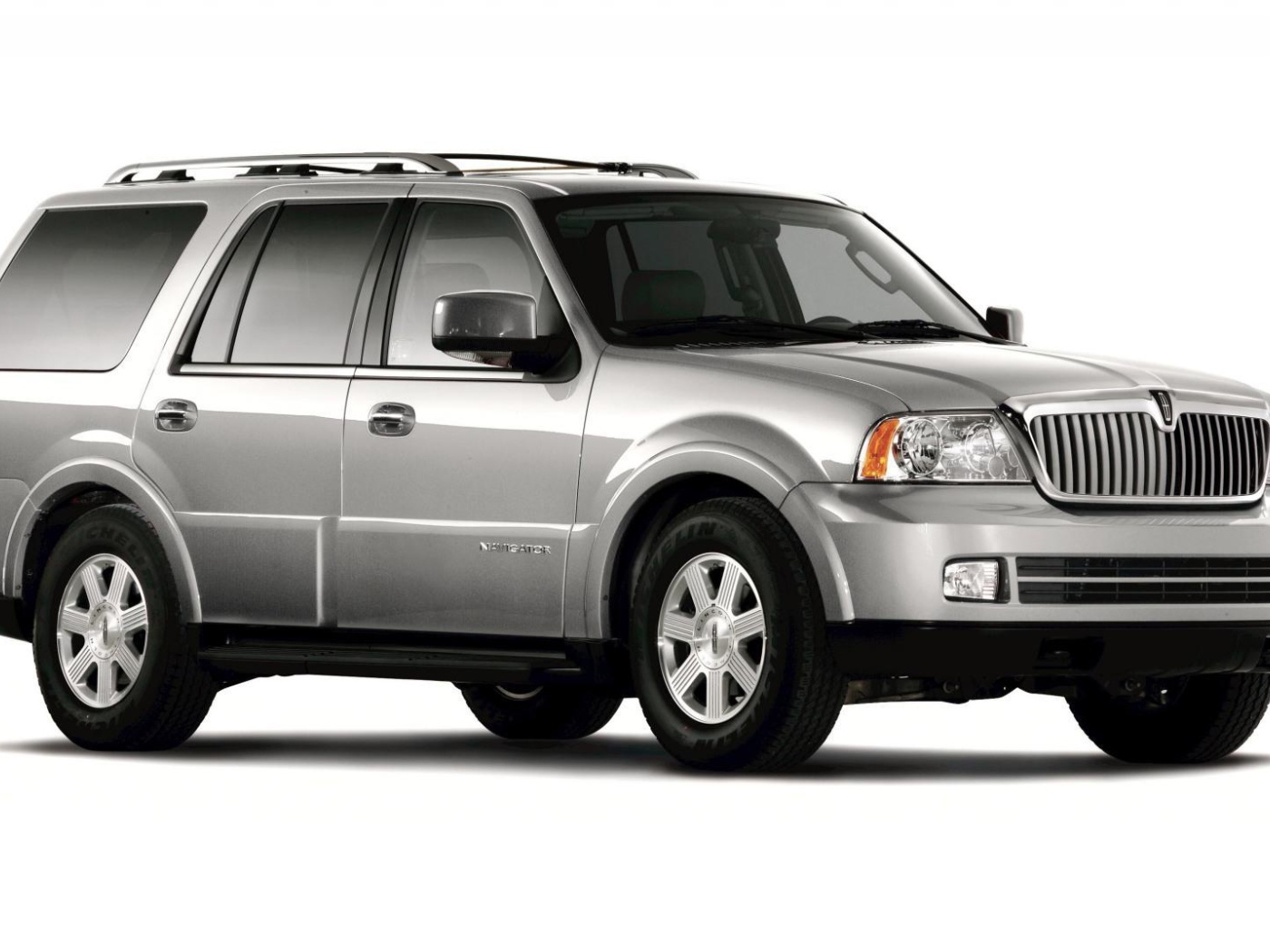 Автомобиль марки Lincoln модели Navigator