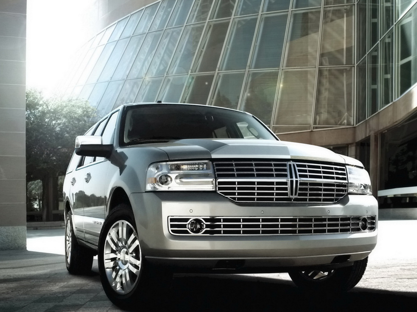 Надежный автомобиль Lincoln Navigator
