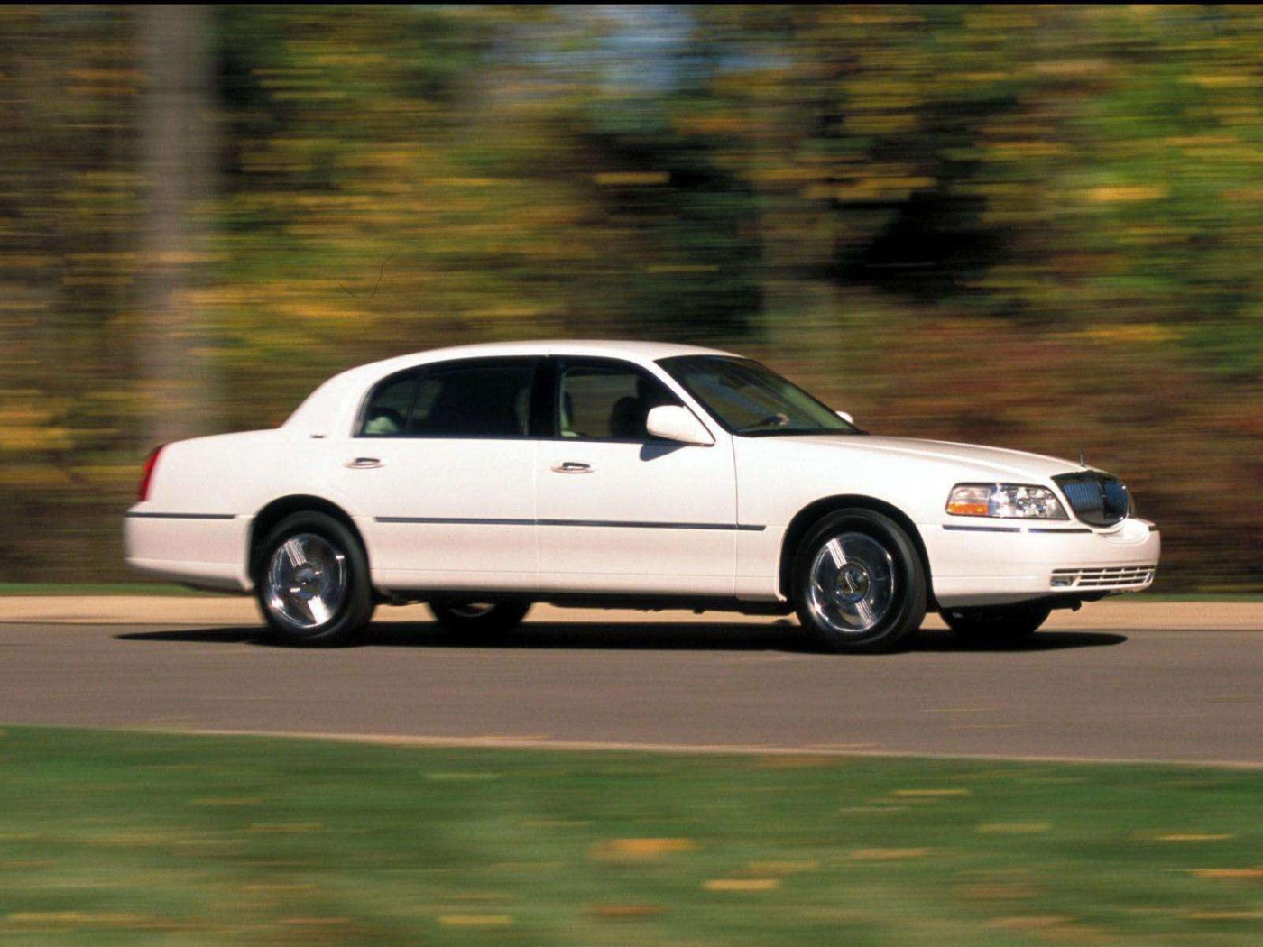 Надежный автомобиль Lincoln Town Car