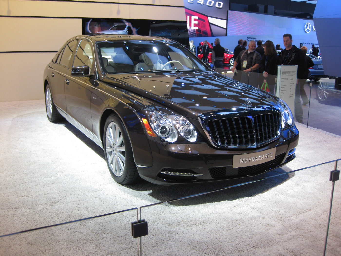Автомобиль марки Maybach модели 2014