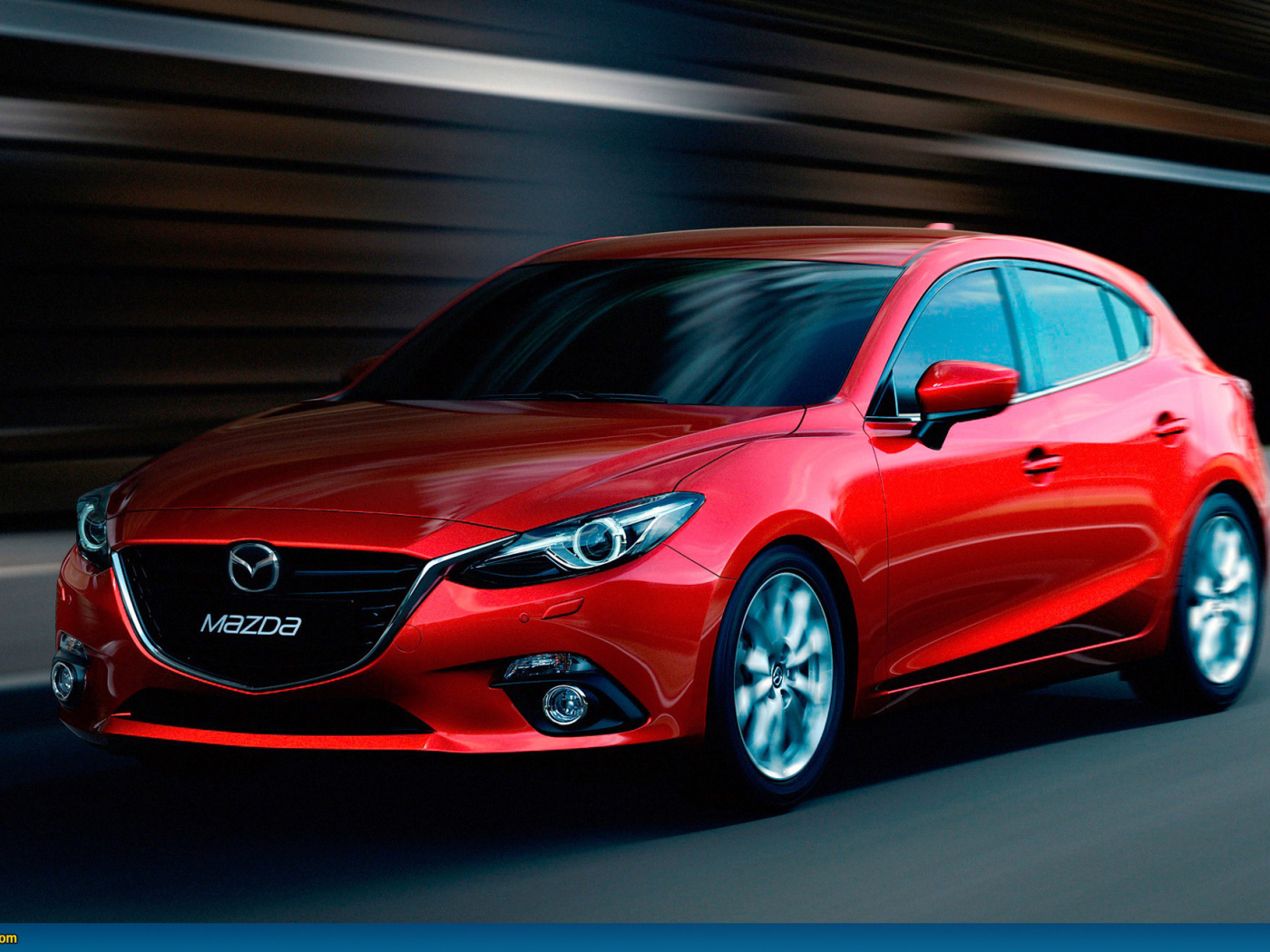 Красивый автомобиль Mazda 3 2014