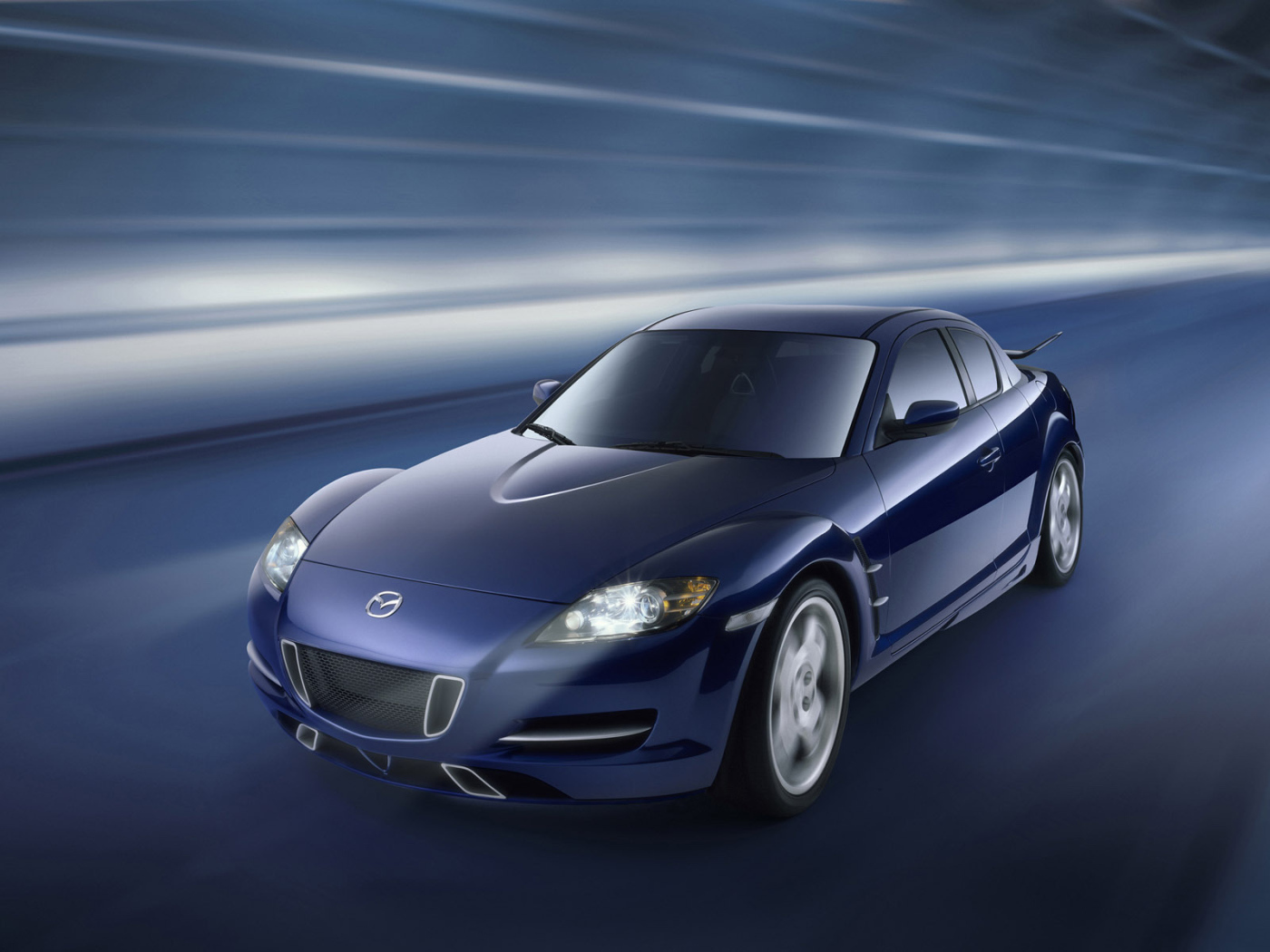 Красивый автомобиль Mazda RX 8