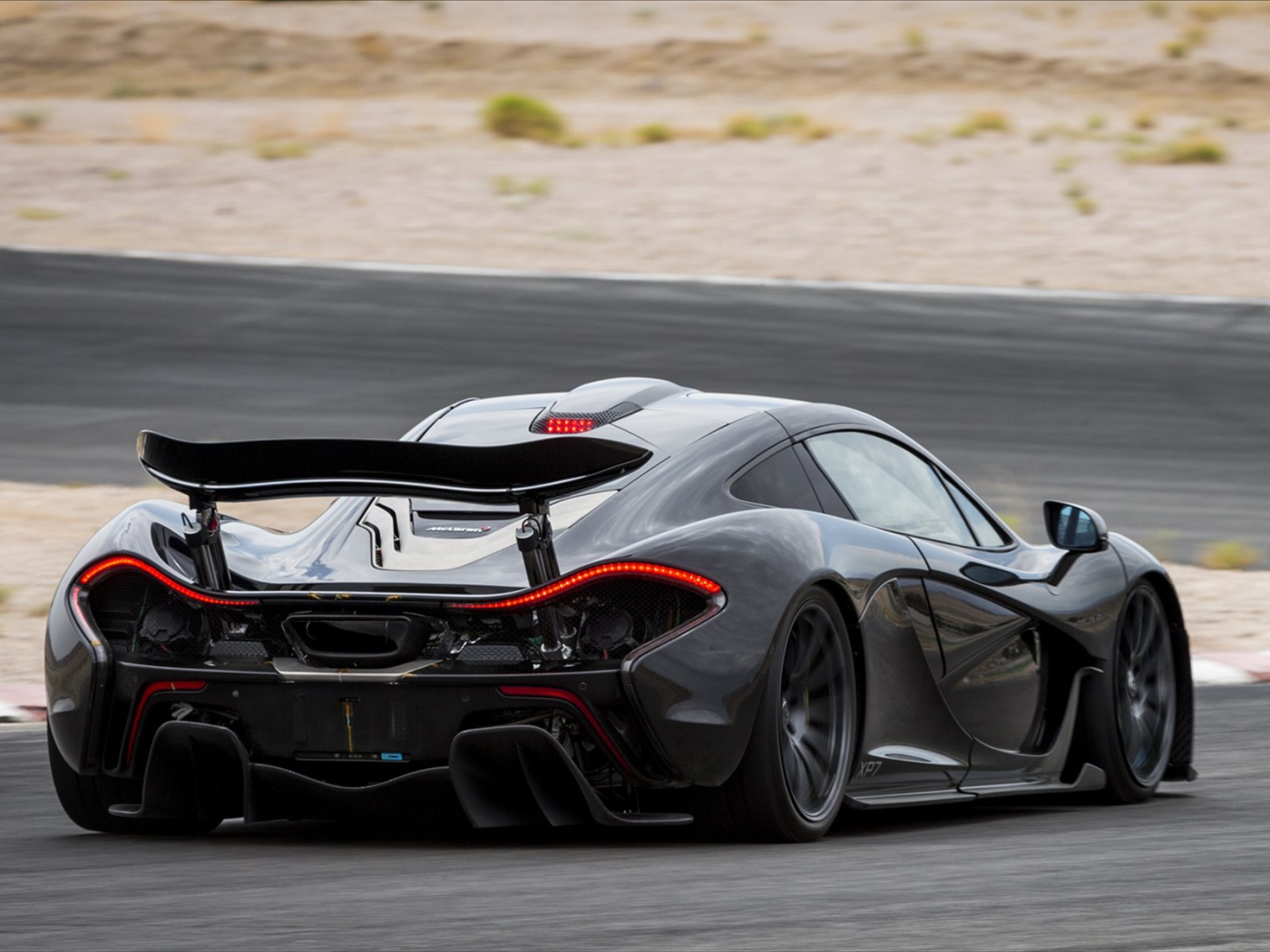 Красивый автомобиль McLaren P1 2014