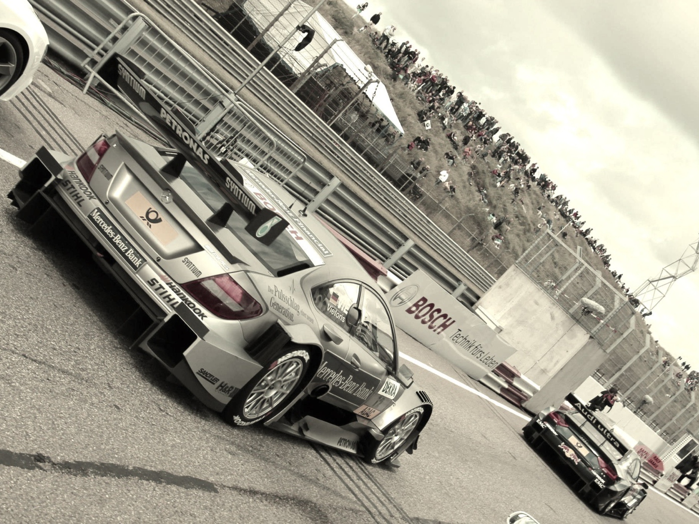 Мерседес на гоночном треке