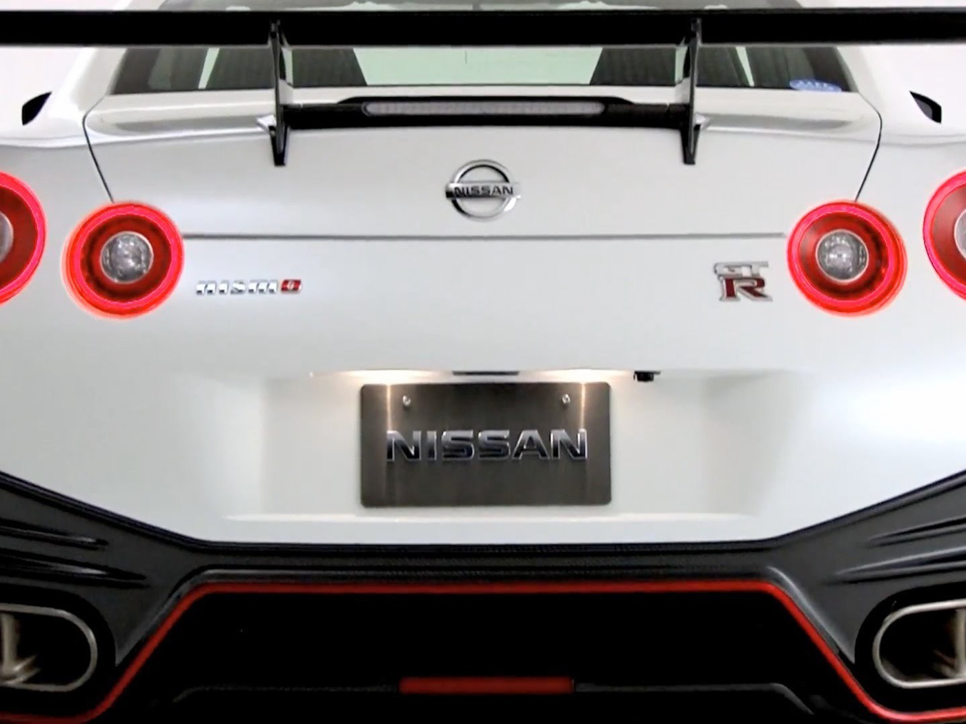 Дизайн автомобиля Nissan GT-R Nismo 2014