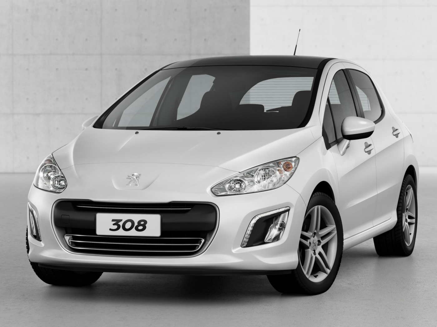 Белый Peugeot 308