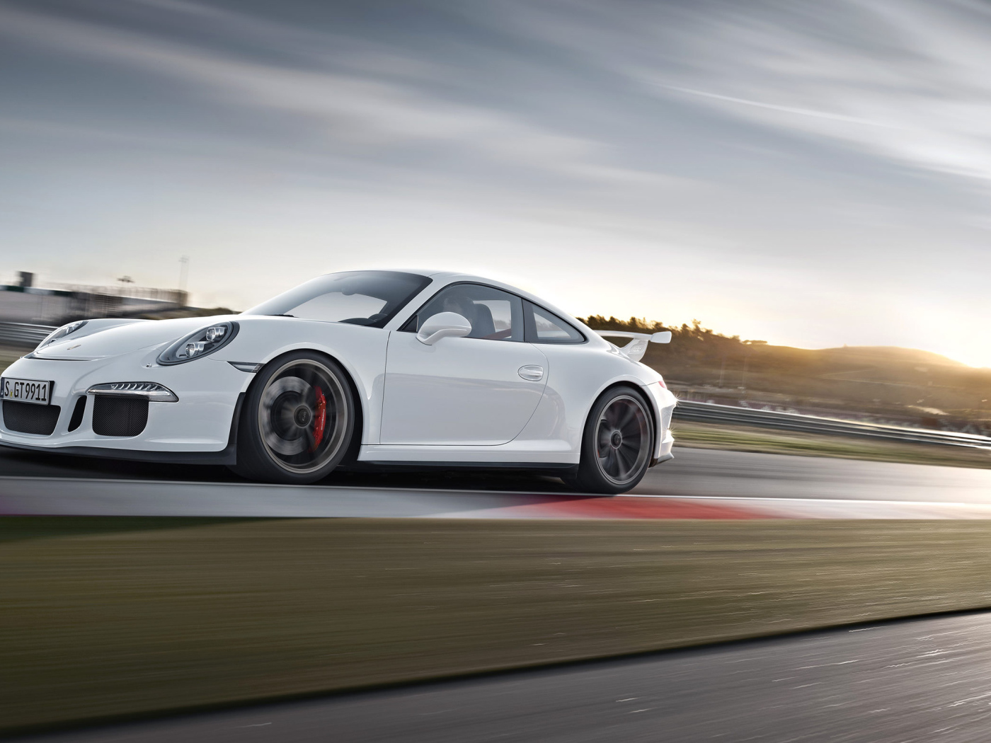 Красивый автомобиль Porsche 911 Turbo 2014  в Москве