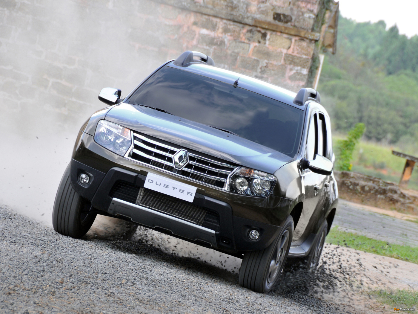 Красивый автомобиль Renault Duster