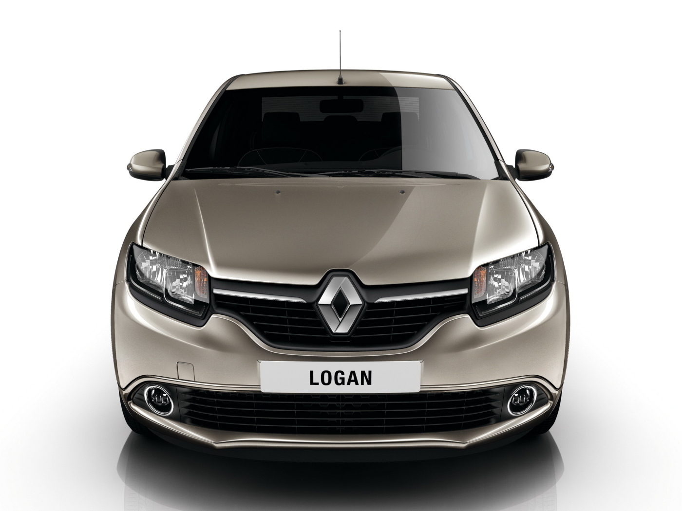 Красивый автомобиль Renault Logan в Москве