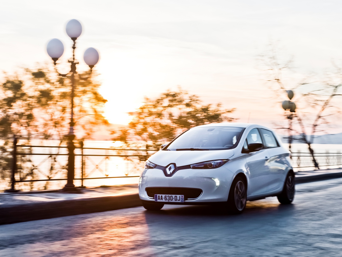 Надежная машина Renault Next Two 2014
