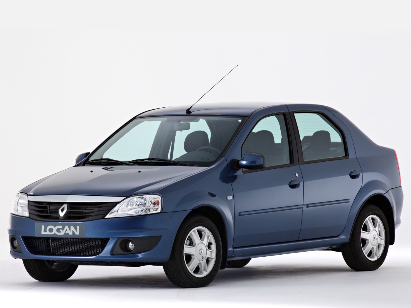 Тест драйв автомобиля Renault Logan