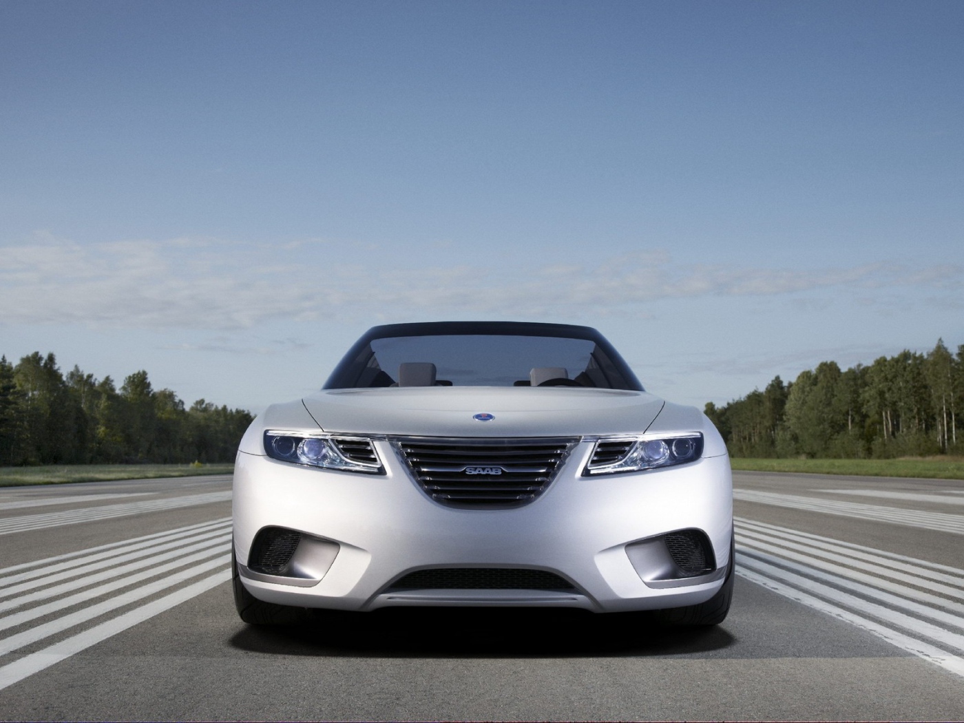 Красивый автомобиль Saab 9-5