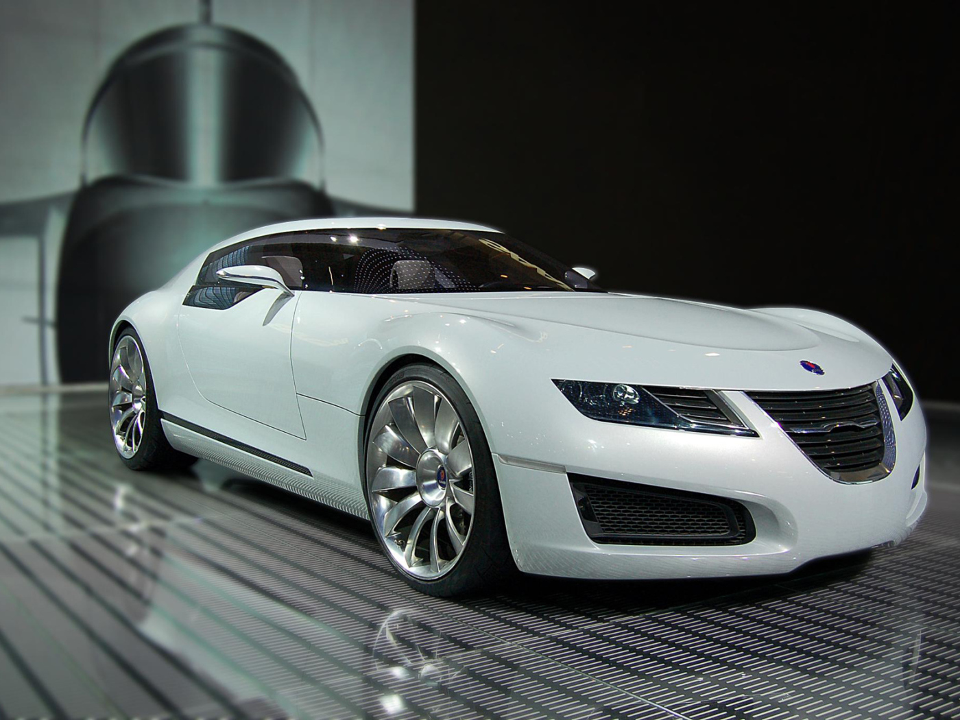  Автомобиль марки Saab модели 9000