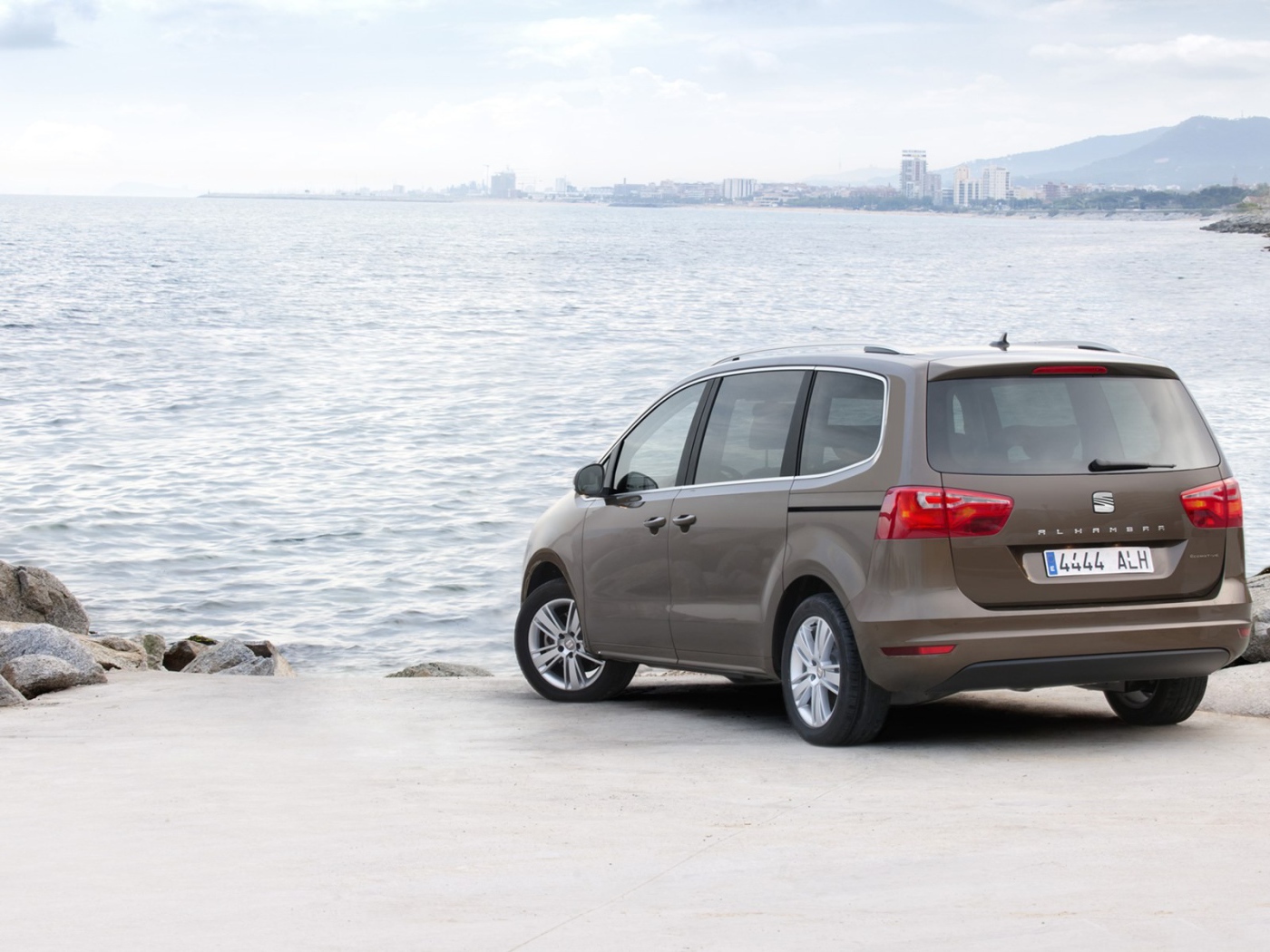 Надежная машина Seat Alhambra