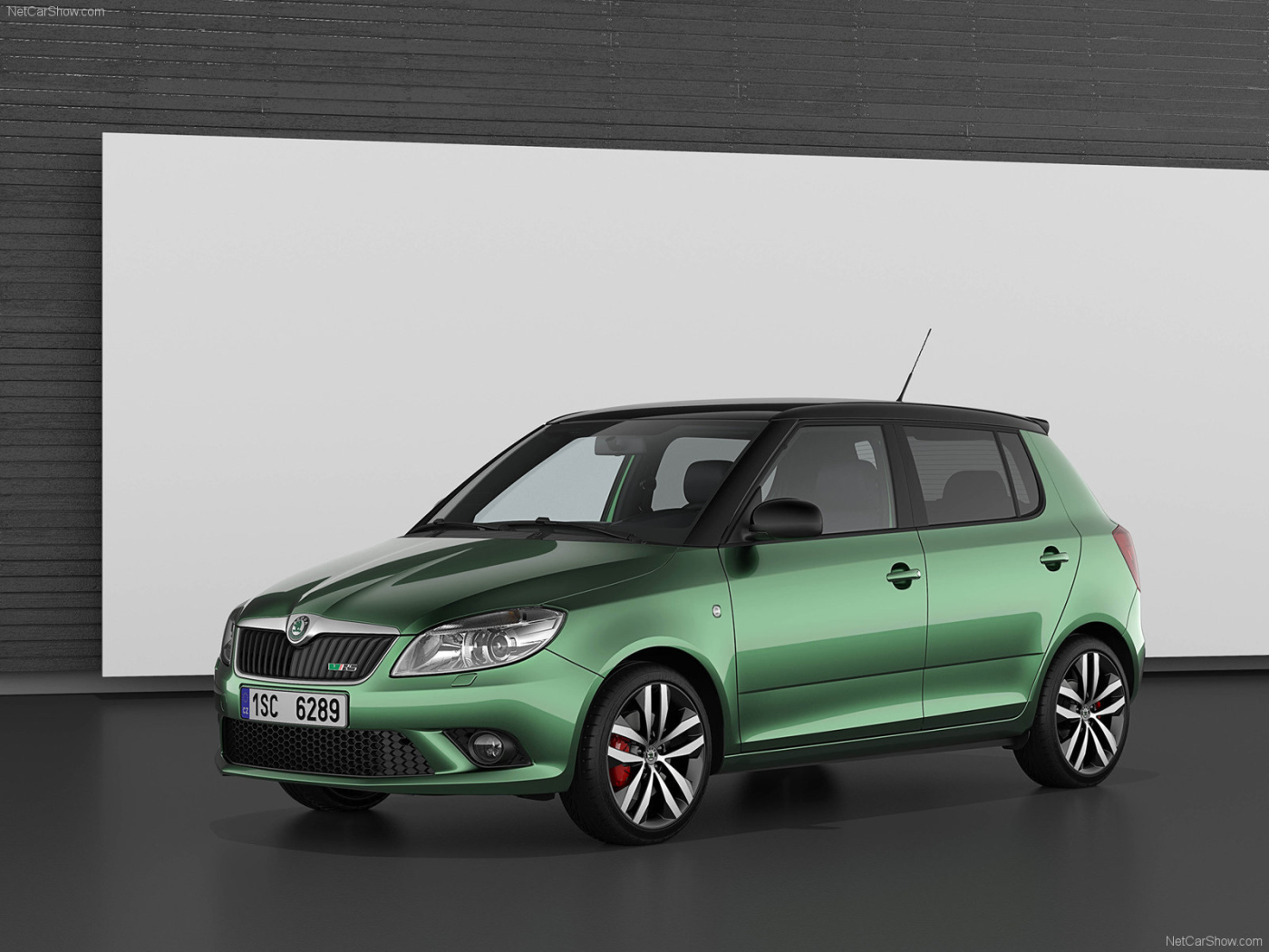 Красивый автомобиль Skoda Fabia