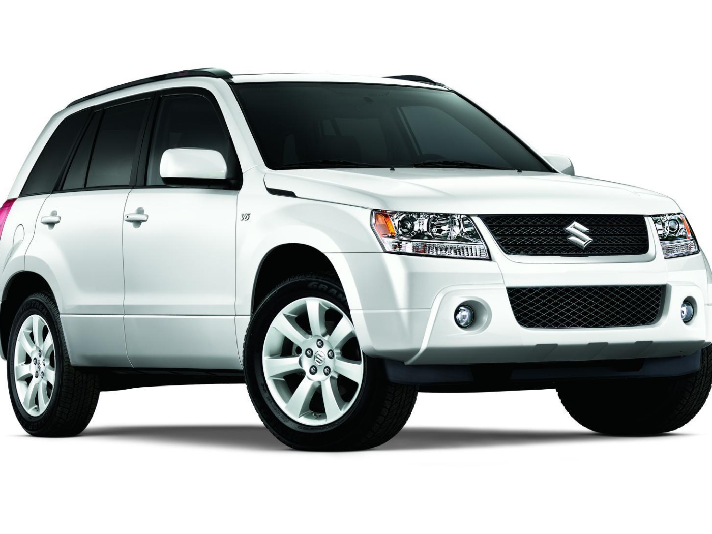  Красивый автомобиль Suzuki Grand Vitara 2014